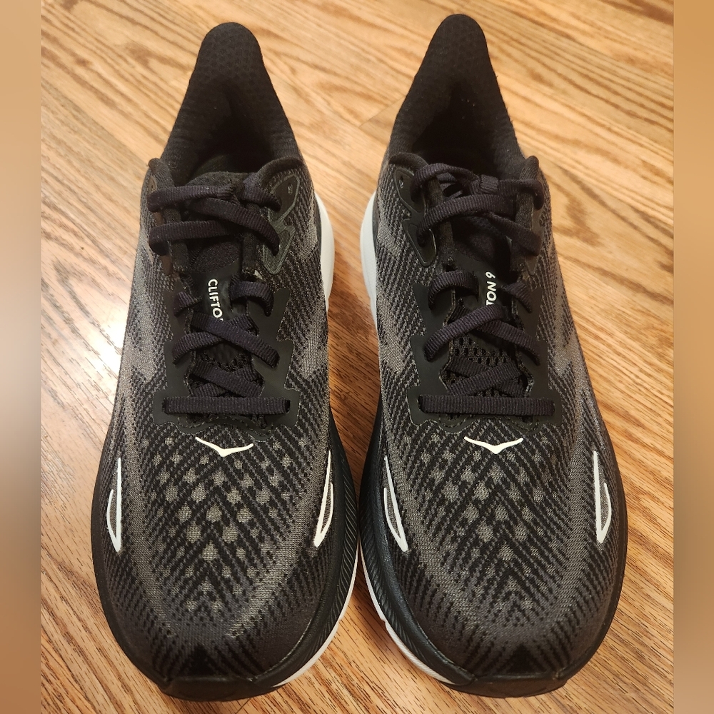 Hoka Clifton 9 WIDE Sz 7 Black and White Athletic Shoes - Picture 3 of 6